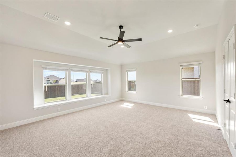 Spacious, unfurnished interior of a new home in Wildcat Ridge Phase 3, Godley (Image 33).