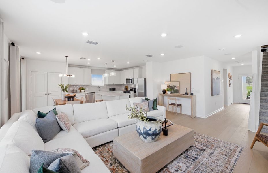 Representative furnished interior of a home built from the Mill Run by Pulte Homes in Reagan Landing, Bradenton (Image 18).