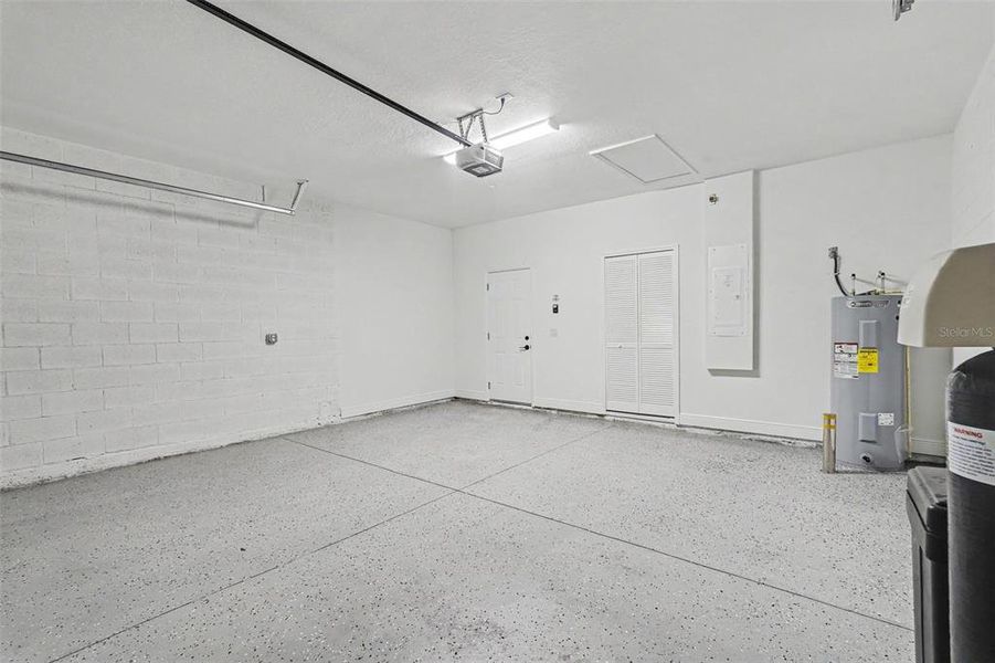 Spacious, unfurnished interior of a new home in , Palm Bay (Image 28).