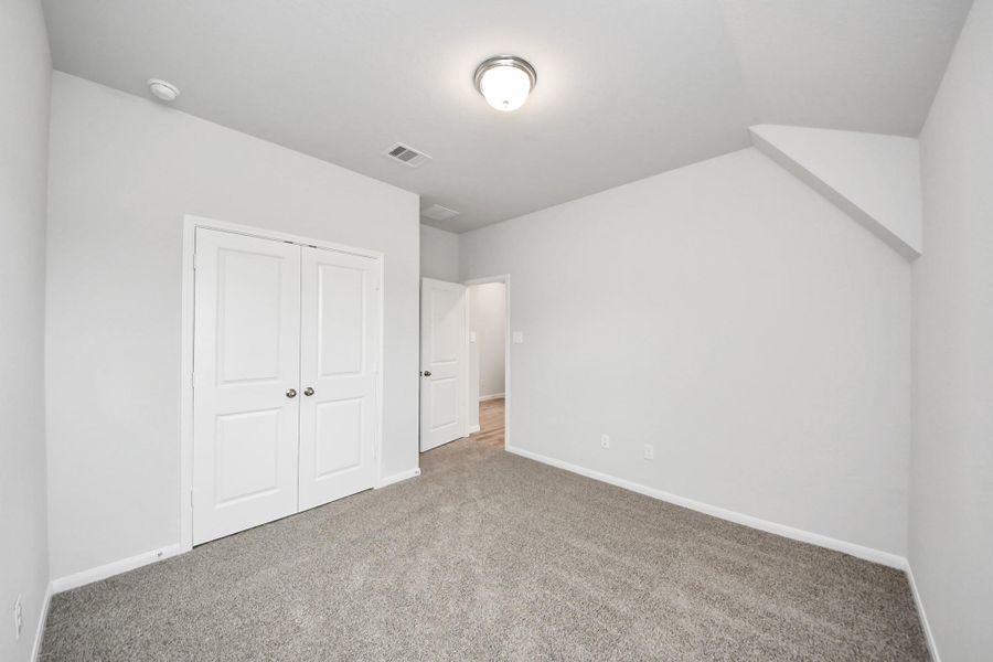 Spacious, unfurnished interior of a new home in Sunrise Cove: Landmark Collection, Texas City (Image 18).