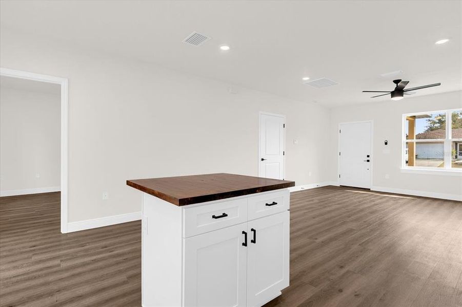 Spacious, unfurnished interior of a new home in , Summerfield (Image 19).