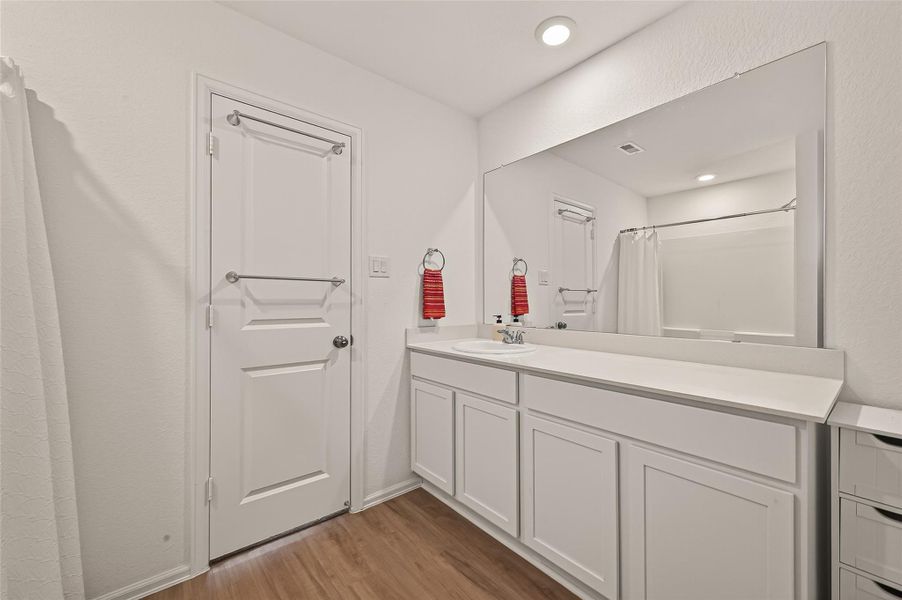 Furnished interior view inside a new home in , Baytown (Image 31).