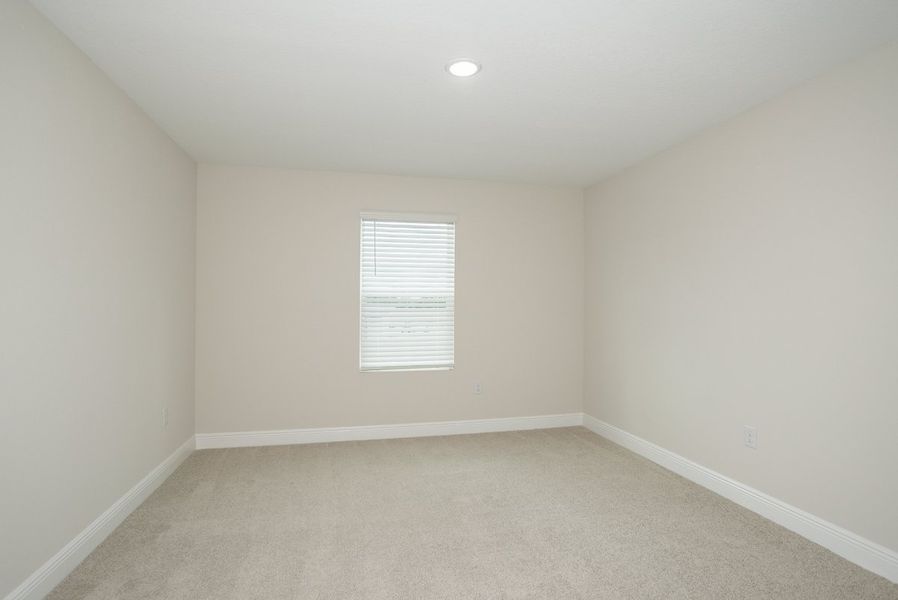 Spacious, unfurnished interior of a new home in Pasadena Woods, Dade City (Image 22).