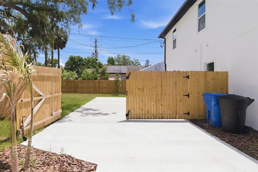 Exterior details and patio area of a home in , St. Petersburg (Image 21).