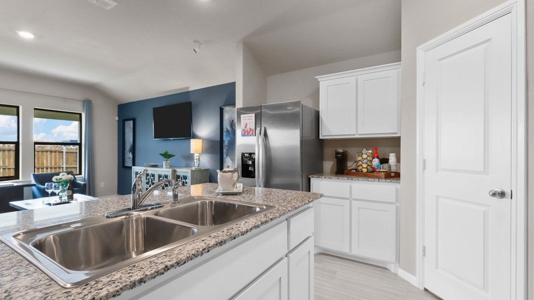 Furnished interior view inside a new home in Bella Vista, Granbury (Image 9).