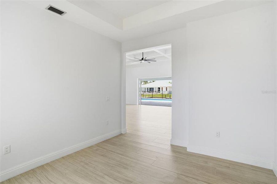 Spacious, unfurnished interior of a new home in , Cape Coral (Image 38).