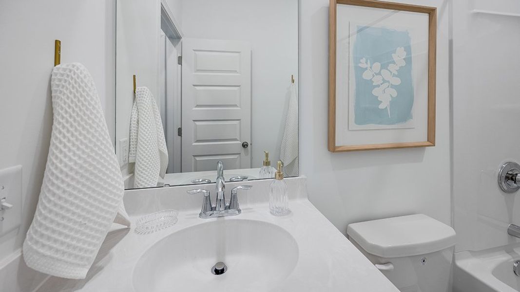 3565 Jasper Bath3 1of2 F1 Base3