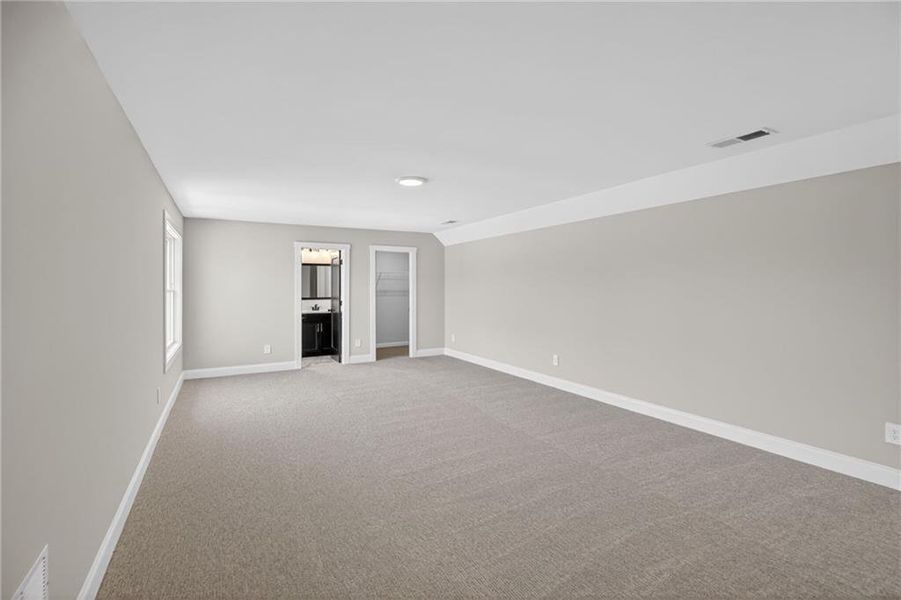 Spacious, unfurnished interior of a new home in The Meadows at Lake Circle, Buchanan (Image 43).