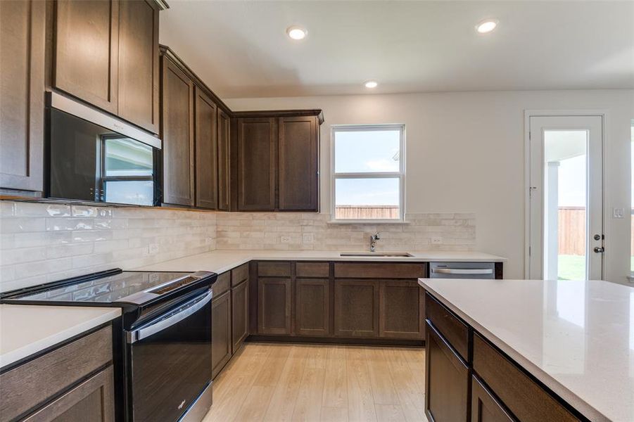 Furnished interior view inside a new home in Cottonwood Creek, Seagoville (Image 11). Furnished interior view inside a new home in Cottonwood Creek, Seagoville (Image 11).