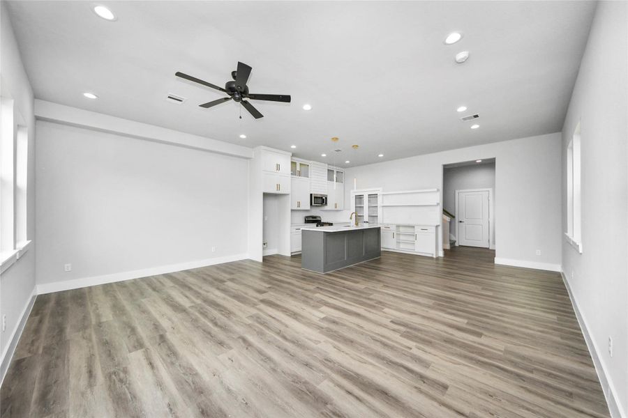 Spacious, unfurnished interior of a new home in , Houston (Image 24).