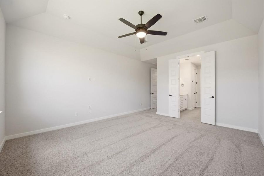 Spacious, unfurnished interior of a new home in Heritage, Dripping Springs (Image 35).