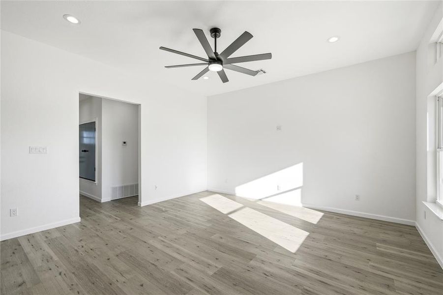 Spacious, unfurnished interior of a new home in , Bremond (Image 15).