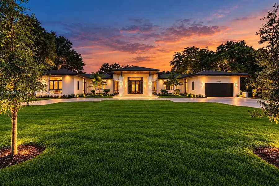 Exterior details and patio area of a home in , Miami (Image 31).