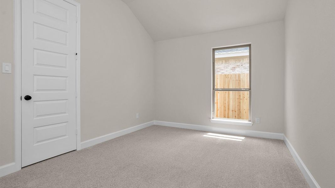 Spacious, unfurnished interior of a new home in Sienna, Missouri City (Image 10).