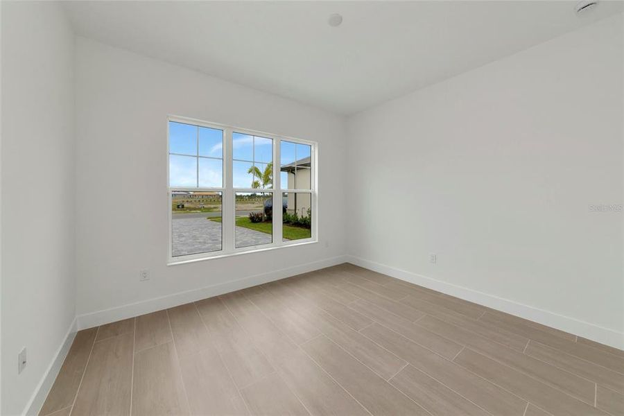 Spacious, unfurnished interior of a new home in , Sarasota (Image 58).