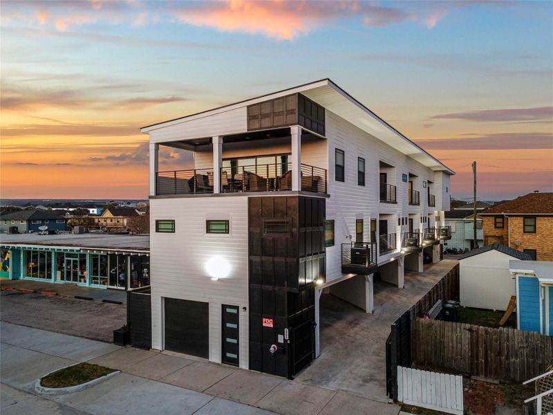 Condo located in Galveston, TX showcasing its design and architecture (Image 4). Condo located in Galveston, TX showcasing its design and architecture (Image 4).