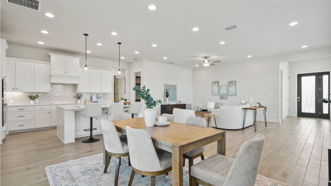 Representative furnished interior of a home built from the 2011F by Perry Homes in Turnleaf 50', Punta Gorda (Image 11).