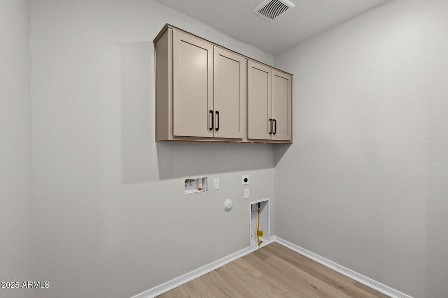 27)LAUNDRY ROOM 27)LAUNDRY ROOM