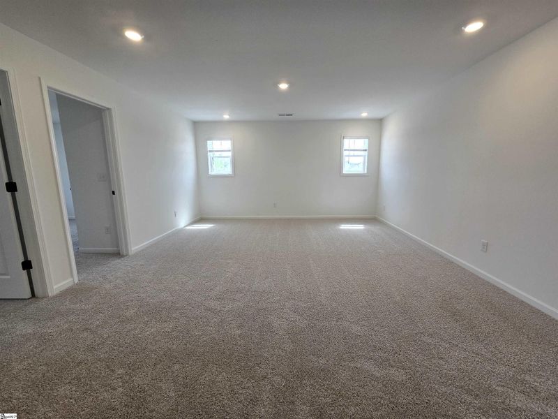 Spacious, unfurnished interior of a new home in Shiloh Trail, Wellford (Image 20).