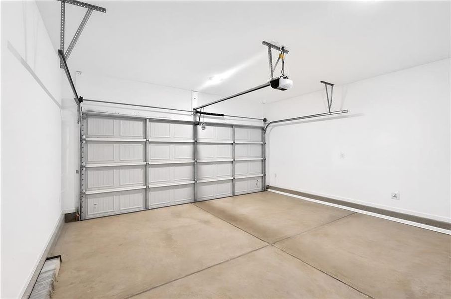 Spacious, unfurnished interior of a new home in Crossvine Village, LaGrange (Image 17).