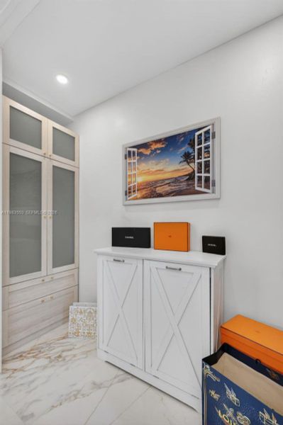 Furnished interior view inside a new home in , Biscayne Park (Image 78).