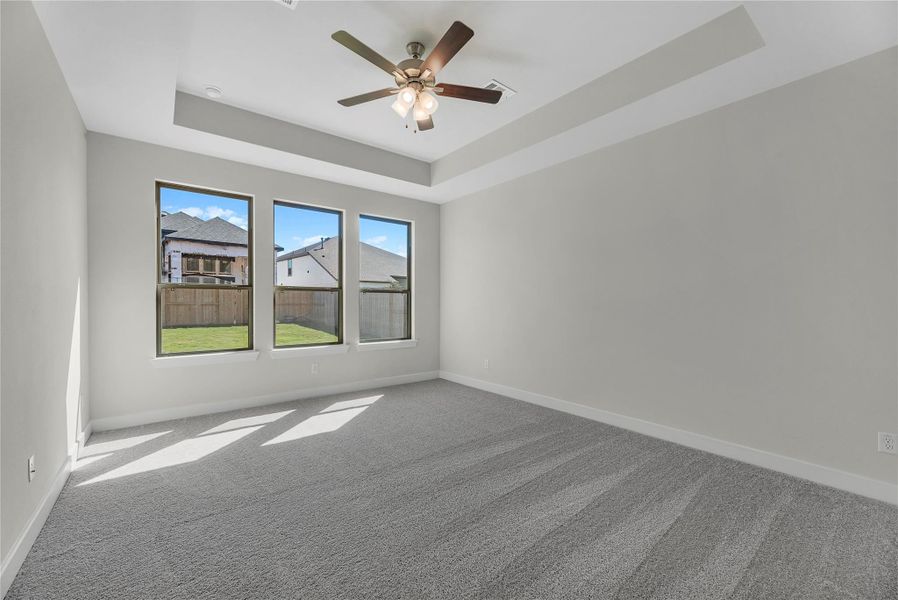 Representative image. Features, selections and colors may vary.