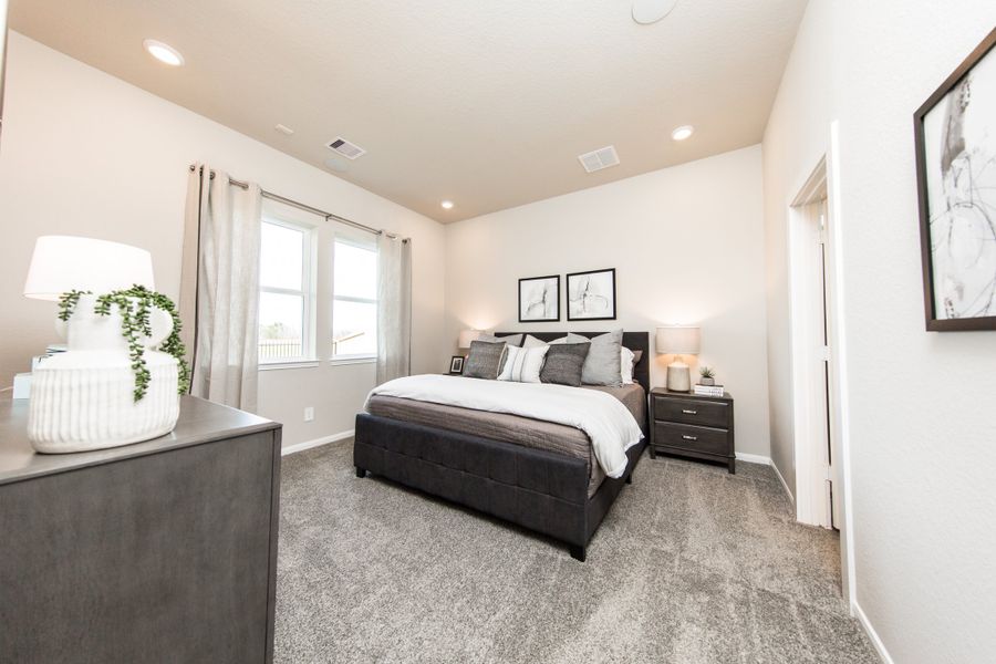 Representative furnished interior of a home built from the Wallace by Beazer Homes in Laurel Landing: Founders Collection, Alvin (Image 8). Representative furnished interior of a home built from the Wallace by Beazer Homes in Laurel Landing: Founders Collection, Alvin (Image 8).