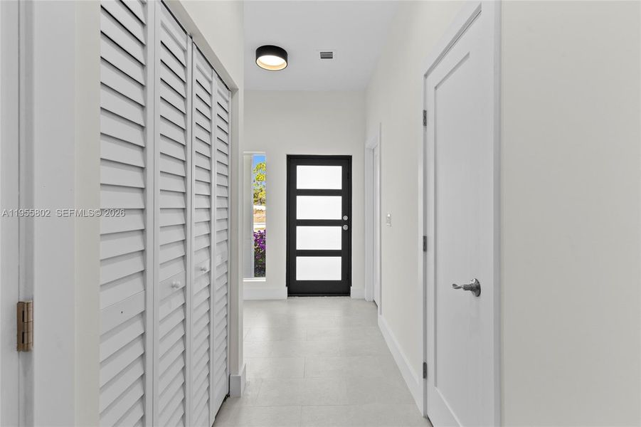 Spacious, unfurnished interior of a new home in , Port St. Lucie (Image 13).