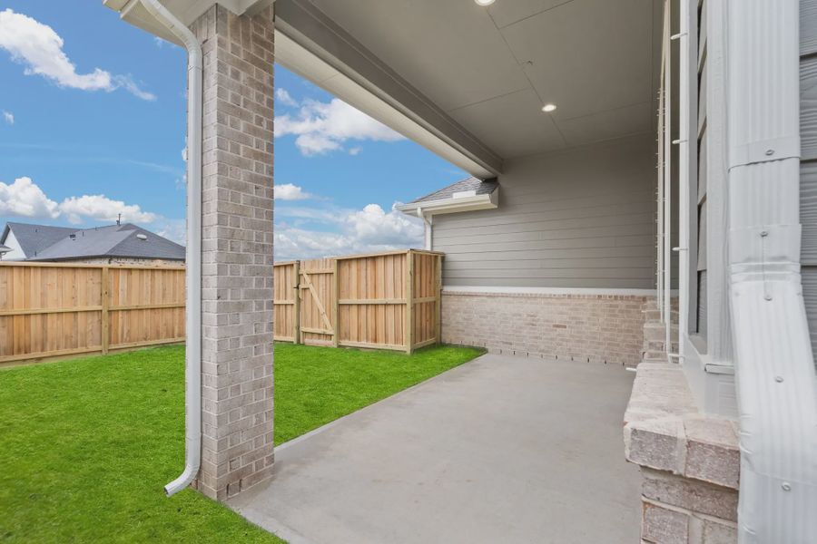 Representative exterior details of a home built from the Palmer by Chesmar Homes in Riceland Alley Loads, Mont Belvieu (Image 25).