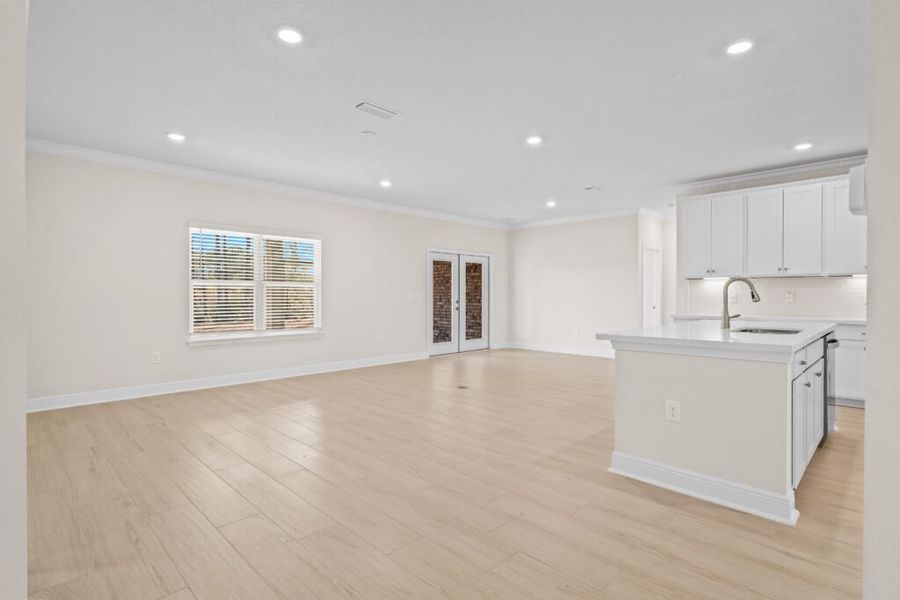 Spacious, unfurnished interior of a new home in Windswept Estates, Freeport (Image 27).