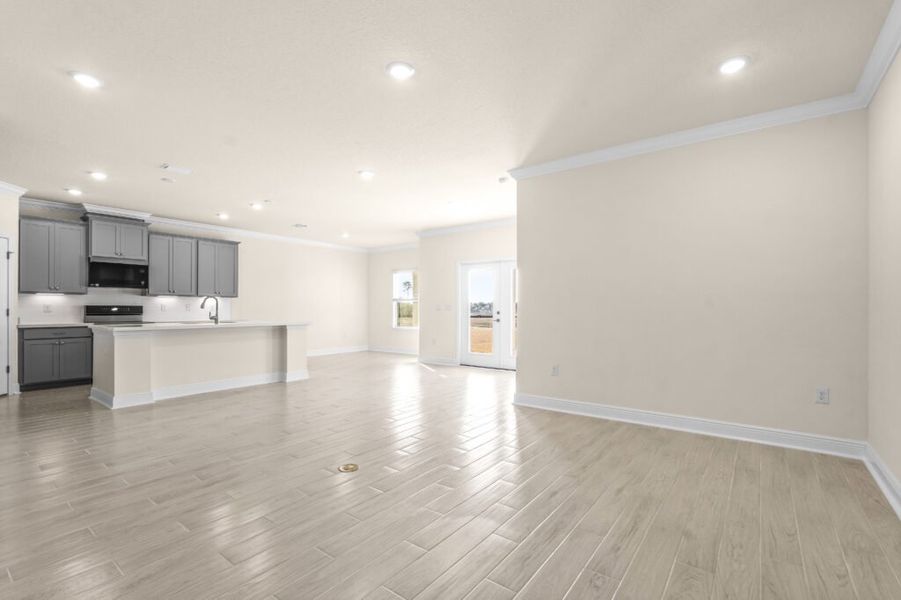 Spacious, unfurnished interior of a new home in Lake Merial, Panama City (Image 34).