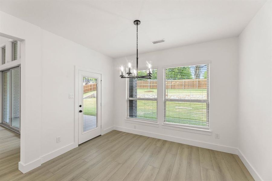 1115 Willow Lake-Breakfast Nook-1