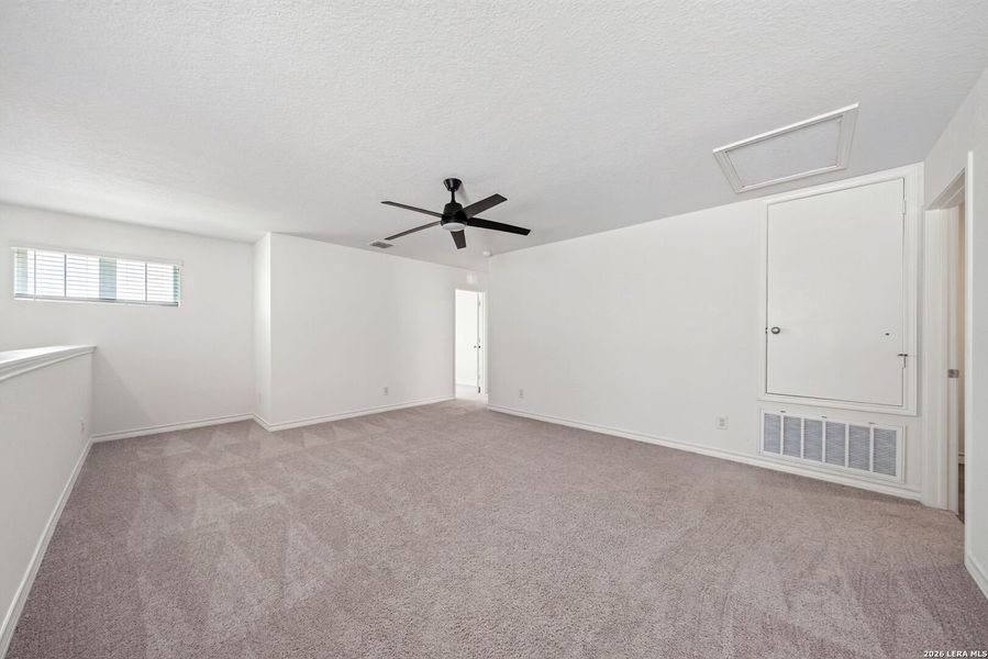 Spacious, unfurnished interior of a new home in Corley Farms, Boerne (Image 28).