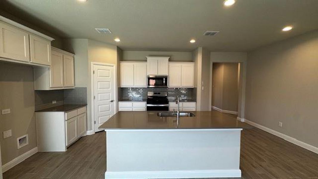 Furnished interior view inside a new home in Legado, Cleburne (Image 8).