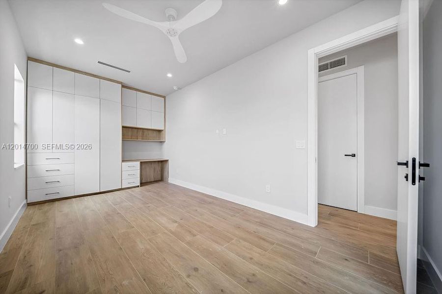 Spacious, unfurnished interior of a new home in , Fort Lauderdale (Image 79).