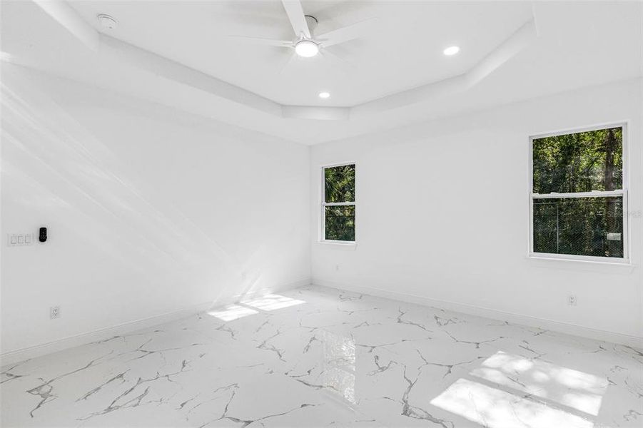 Spacious, unfurnished interior of a new home in , Tampa (Image 36).