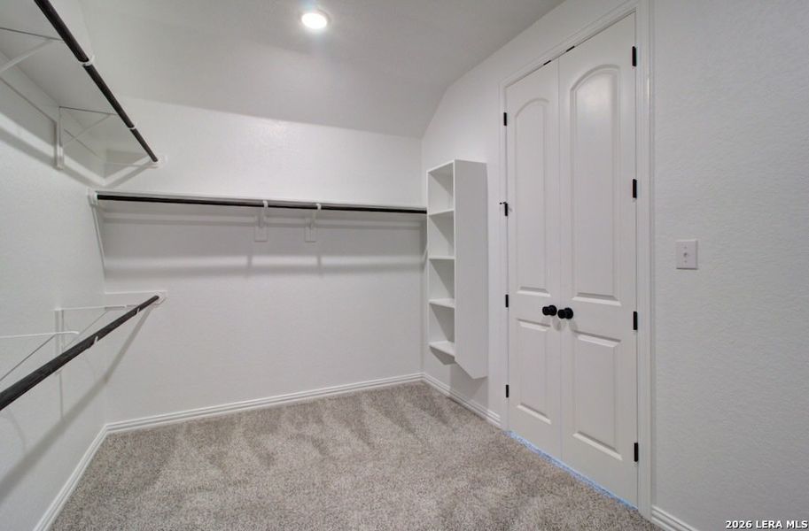 Spacious, unfurnished interior of a new home in Meyer Ranch - Enclave, New Braunfels (Image 10).