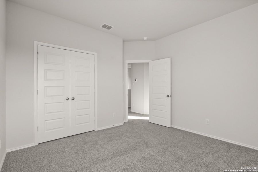 Spacious, unfurnished interior of a new home in Blue Ridge Ranch, San Antonio (Image 12).