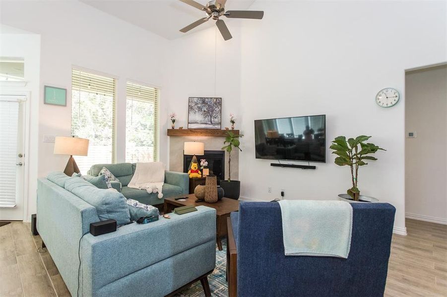 Living room with ceiling fan and light wood-type flooring