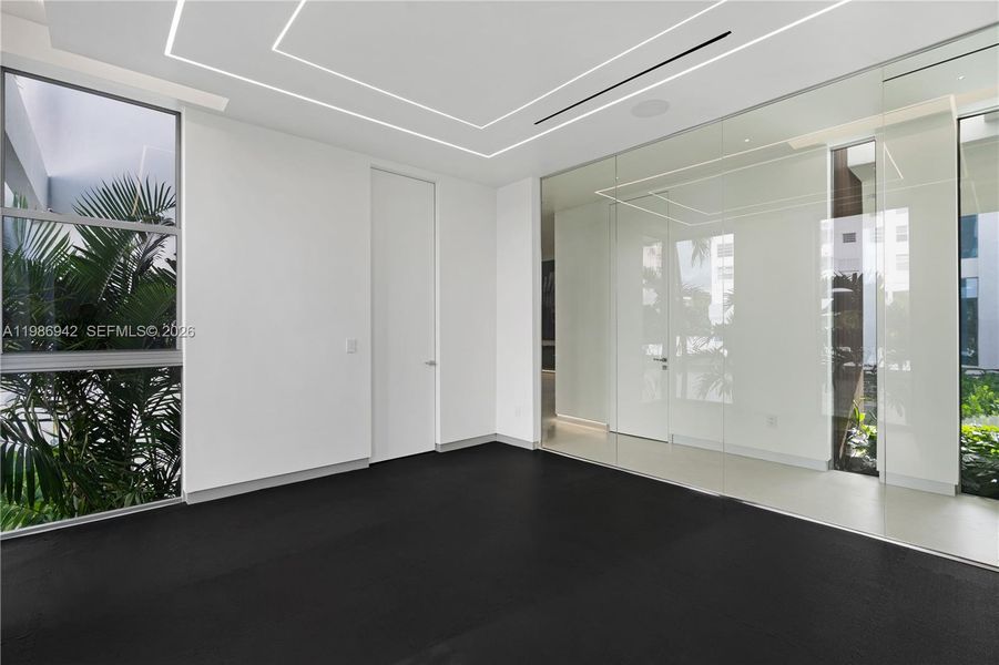Spacious, unfurnished interior of a new home in , Hallandale Beach (Image 23).
