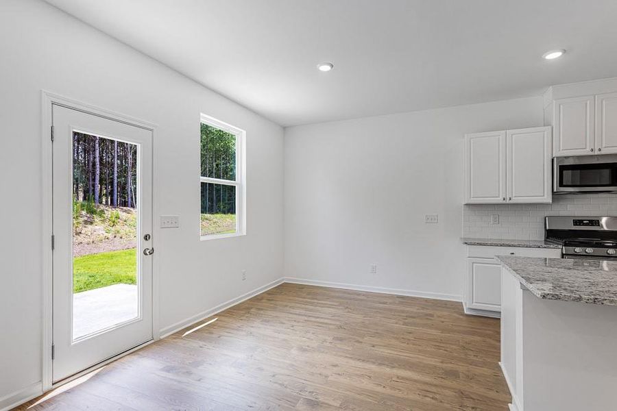 Spacious, unfurnished interior of a new home in Heritage River, Euharlee (Image 10).
