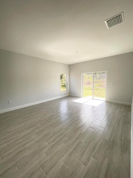 Spacious, unfurnished interior of a new home in , Vero Beach (Image 7).