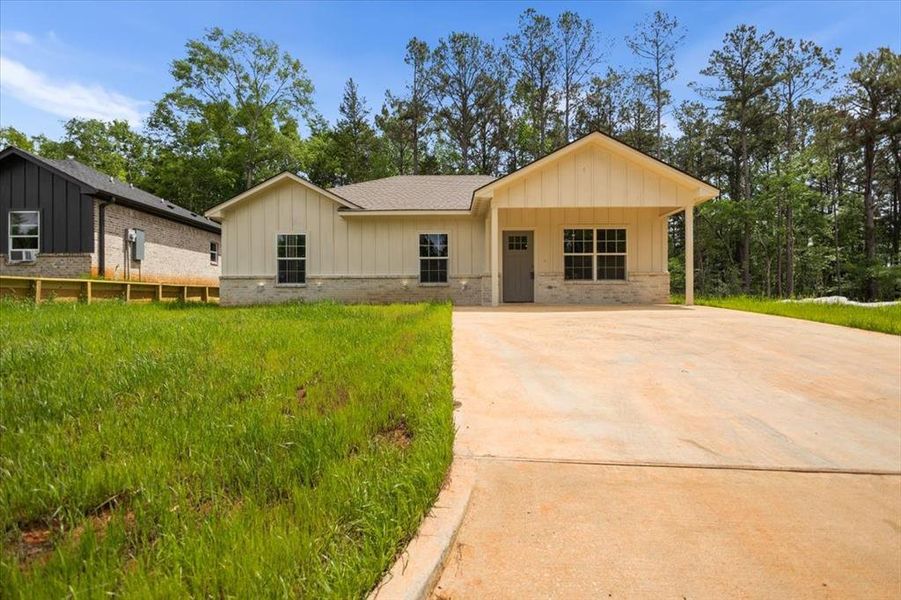 Front exterior of a new home in , Jacksonville, TX, highlighting curb appeal (Image 22). Front exterior of a new home in , Jacksonville, TX, highlighting curb appeal (Image 22).