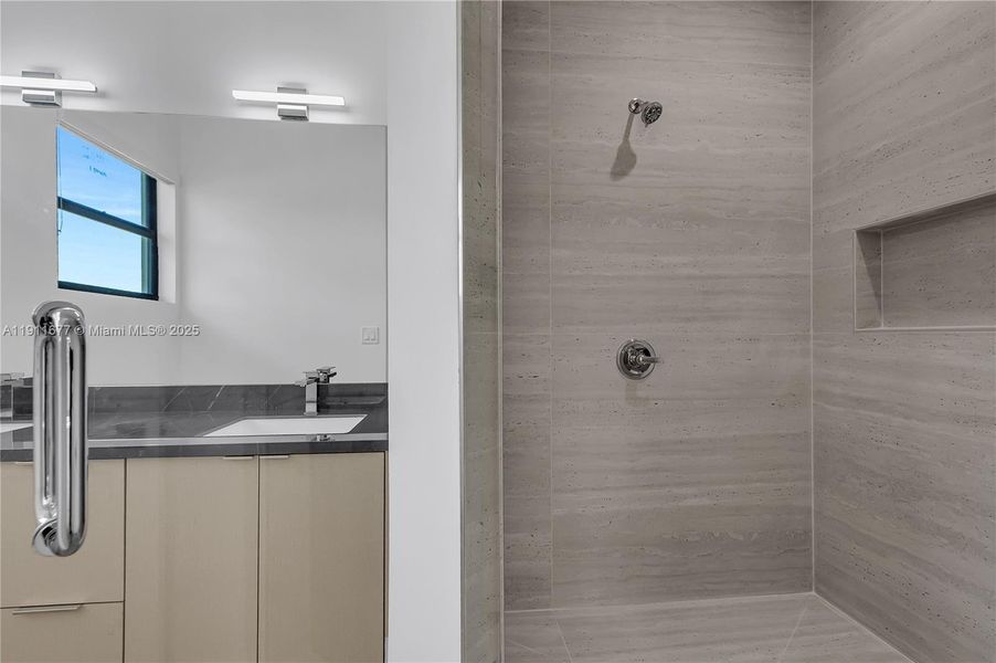 Close-up of interior finishes inside a home in , Fort Lauderdale (Image 20). Close-up of interior finishes inside a home in , Fort Lauderdale (Image 20).