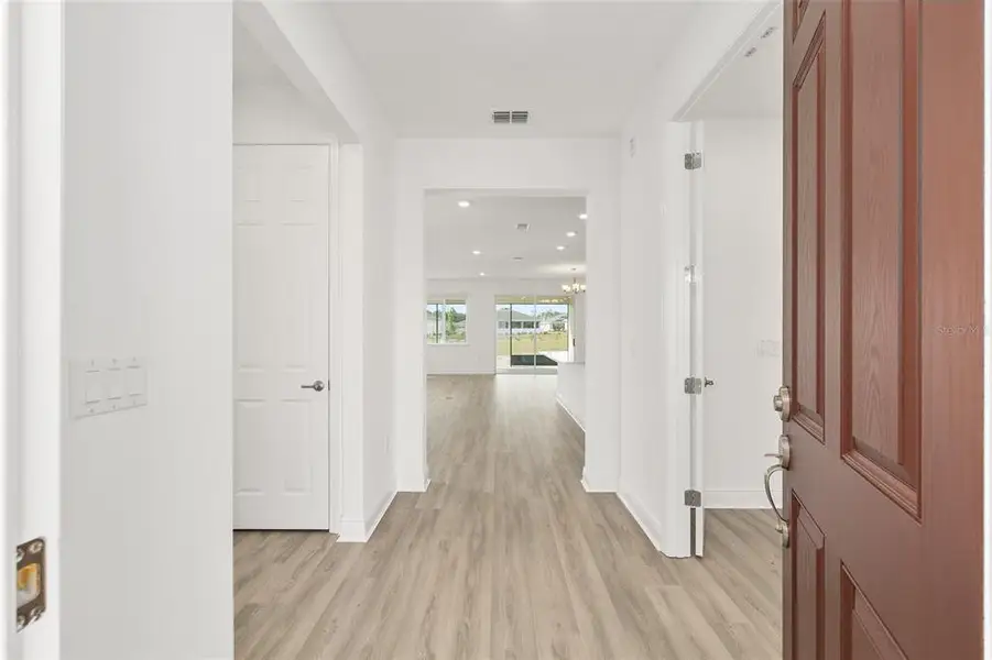 Spacious, unfurnished interior of a new home in , Ocala (Image 27).