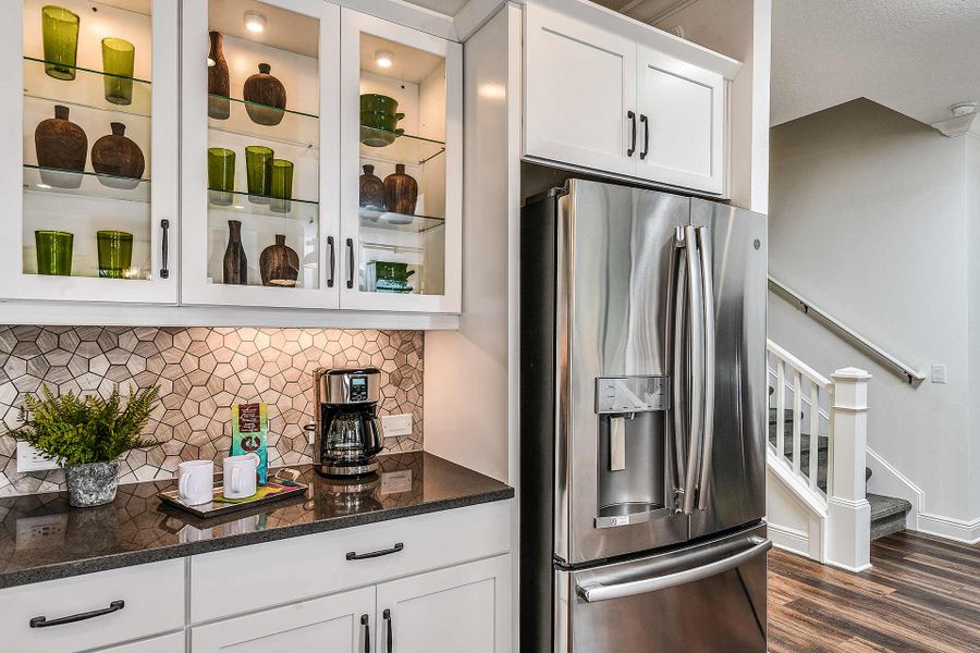 Representative furnished interior of a home built from the Meadow Brook by Neal Communities in Vicenza, Venice (Image 9).