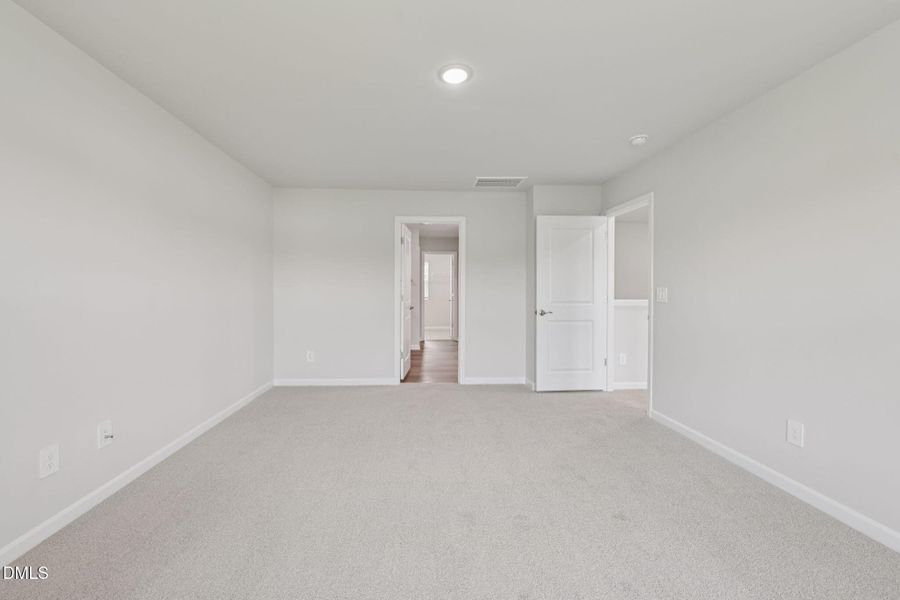 23-web-or-mls-Raleigh - Oak Manor - 744