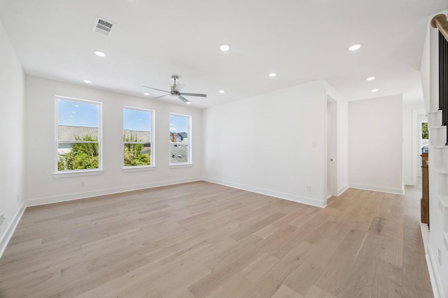 Spacious, unfurnished interior of a new home in , Houston (Image 17).