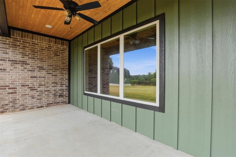 Exterior details and patio area of a home in , Granbury (Image 22).