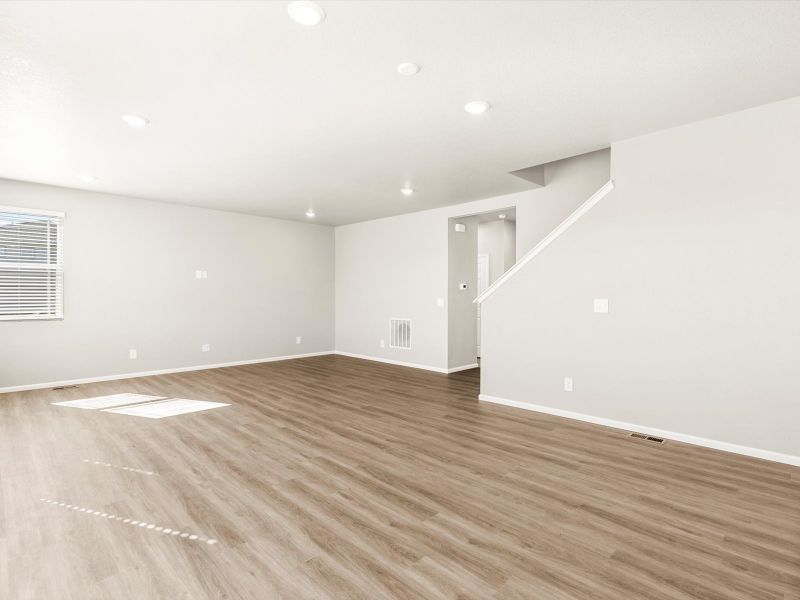 Spacious, unfurnished interior of a new home in Turnberry, Commerce City (Image 8).